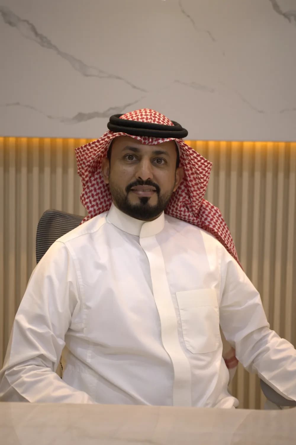 د. محمد العنزي — استشاري طب وجراحة العيون